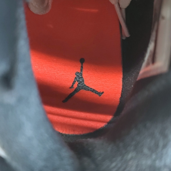 Air Jordan Retro 6 - Picture 10 of 11
